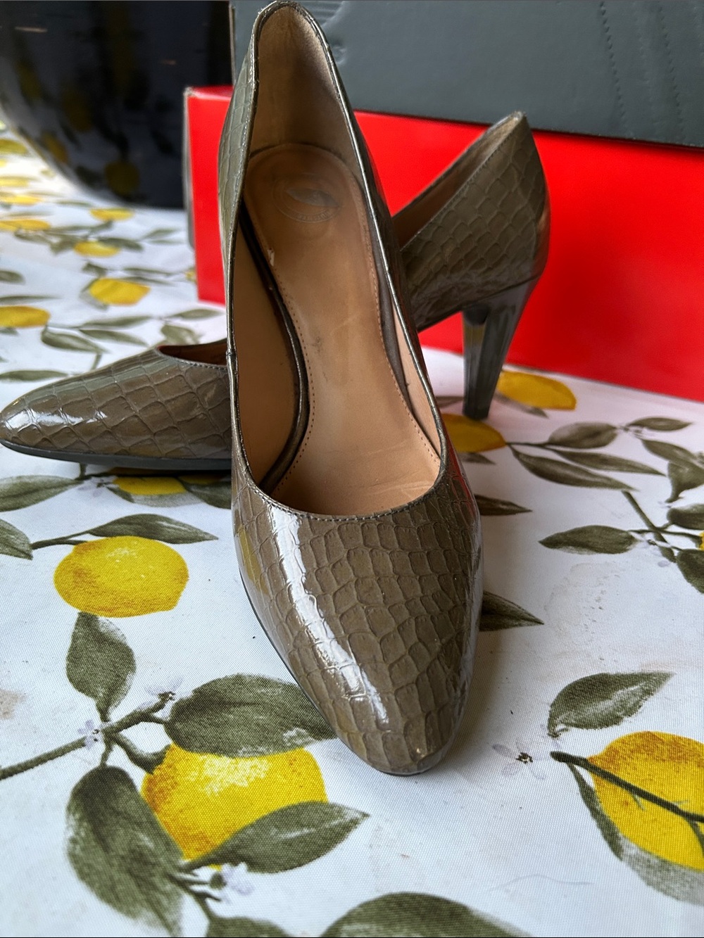 Nurture by Lamaze Croc-Embossed Taupe Pointed-Toe Pumps size 10